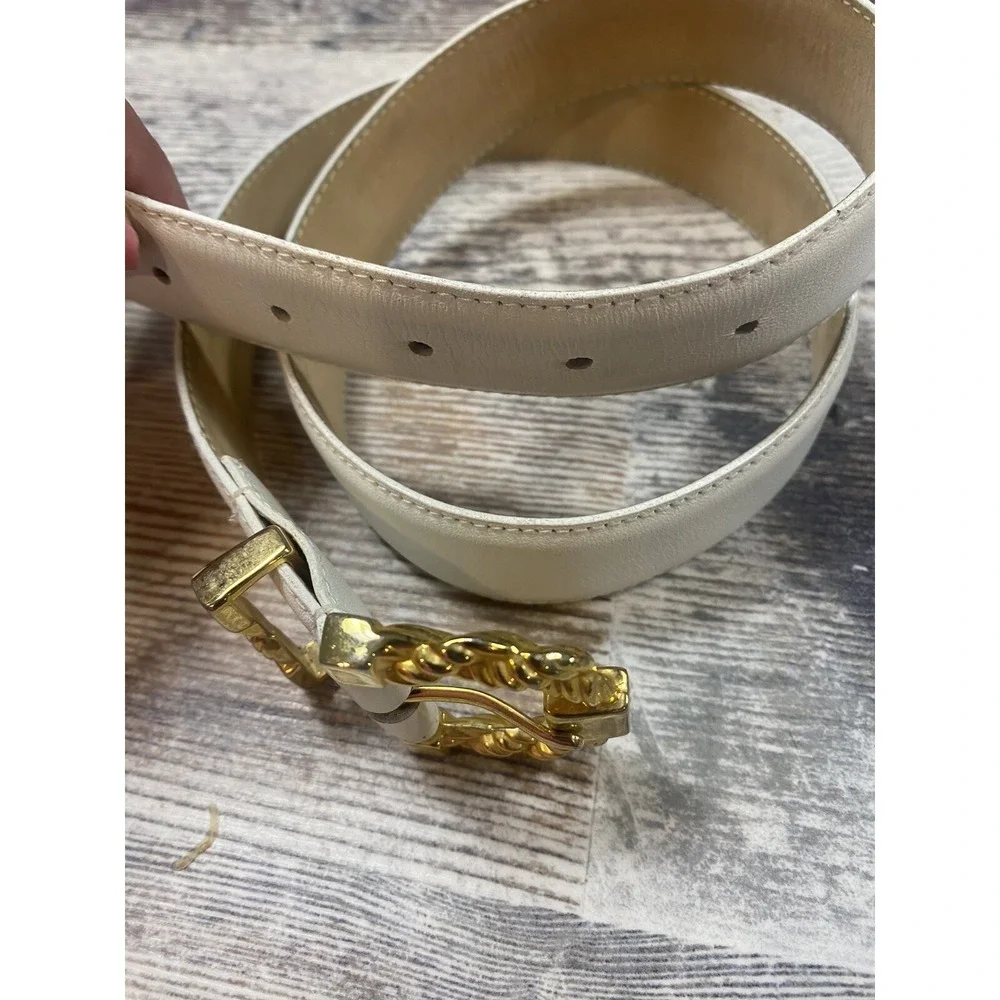 Amanda Smith beige belt Size medium genuine leather 33-36 Gold Toned Buckle